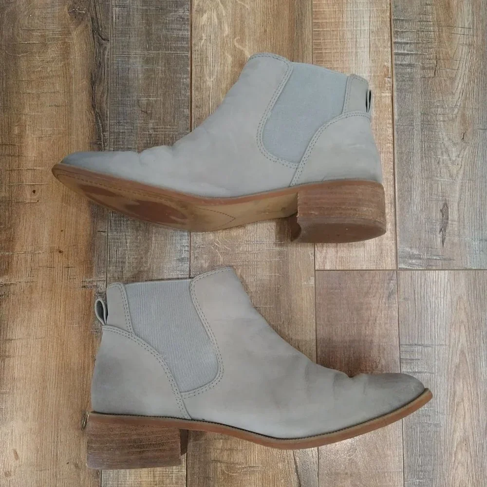 Caslon Women's Brenna Leather Water Resistant Booties - Picture 2 of 9